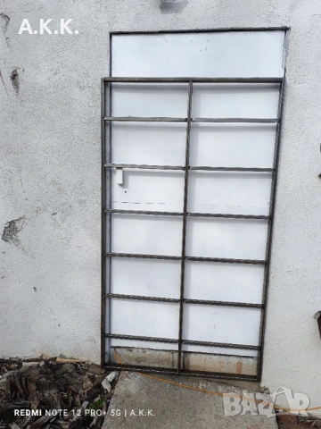 Продавам метална рамка за врата, ограда, легло, параван, парапет