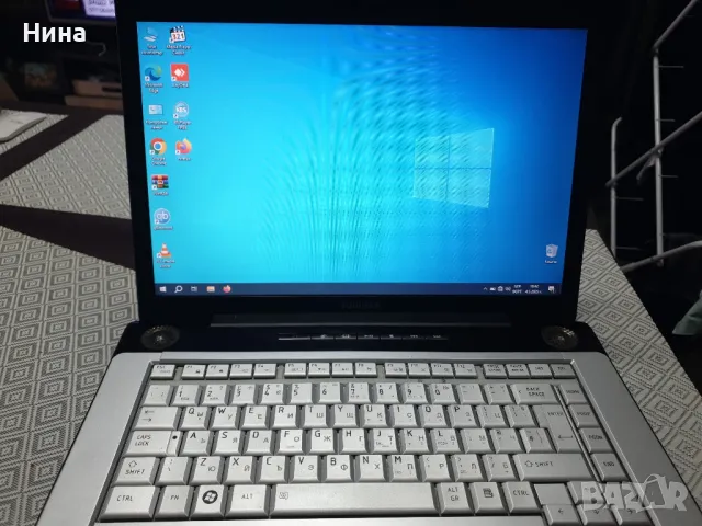 15.6 инчов лаптоп TOSHIBA SATELLITE с резервна батерия и чантичка