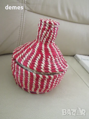 Ръчно плетена декоративна кошничка с капак от рафия, Етиопия, снимка 4 - Декорация за дома - 51077019