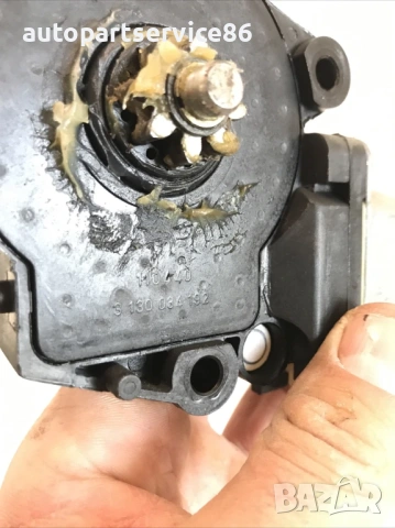 Мотор за задно ляво стъкло на врата за KIA Cerato 1.5 CRDi (2004), снимка 3 - Части - 53255806