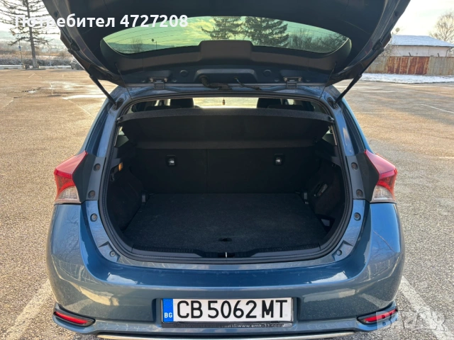 Toyta Auris Hybrid със сменена нова гаранционна батерия, снимка 4 - Автомобили и джипове - 53337211