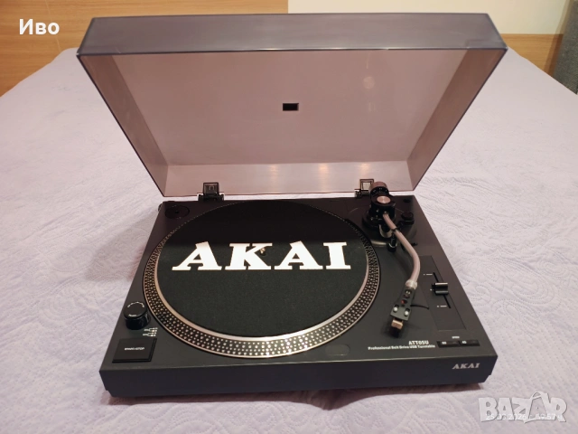 Продавам грамофон AKAI ATT05U с USB