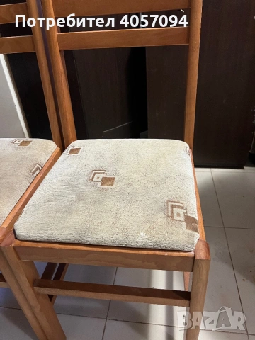 Продавам четири дървени стола за хранене., снимка 4 - Столове - 53257132