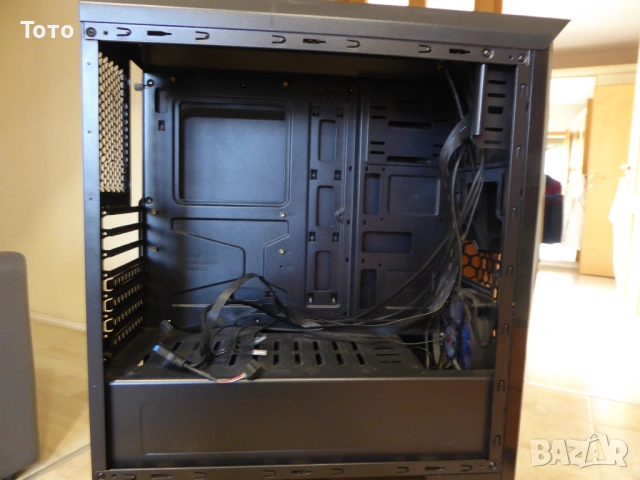 Компютърна кутия, снимка 2 - Захранвания и кутии - 54096032