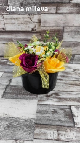 Кашпа с рози от креп хартия!!, снимка 8 - Декорация за дома - 53133030