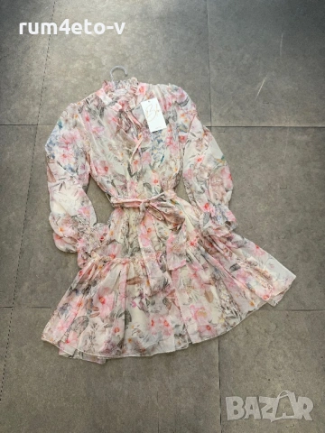 Красива рокля в два цвята