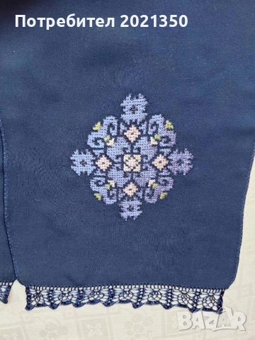 Ръчно бродиран копринен шал с дантела, снимка 2 - Шалове - 52426093