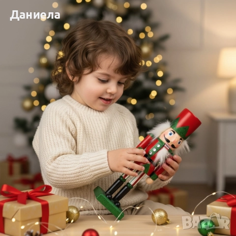 Коледна дървена фигурка Лешникотрошач – Перфектния вълшебен декор, снимка 2 - Декорация за дома - 52477792