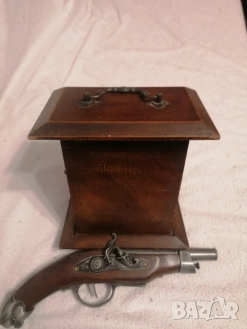 Продавам стар дървен  настолен часовник, снимка 5 - Антикварни и старинни предмети - 53889416