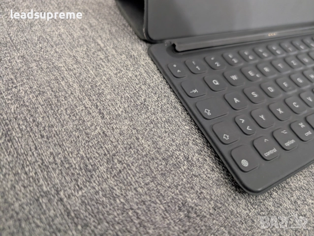 Клавиатура Ваучери Smart Keyboard A1829 EMC 3142 - за части не работят, снимка 4 - Таблети - 52636738