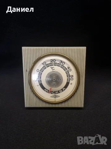 Стар механичен термометър 