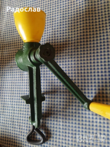 Стара метална мелничка за кафе или подправки , снимка 5 - Други - 53216262