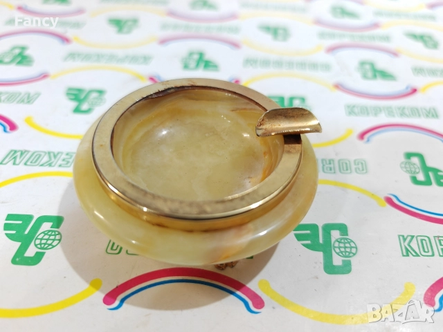 Страхотен малък мраморен пепелник