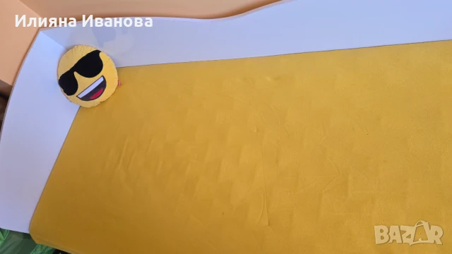 Единично легло бял гланц с матрак и механизъм за повдигане