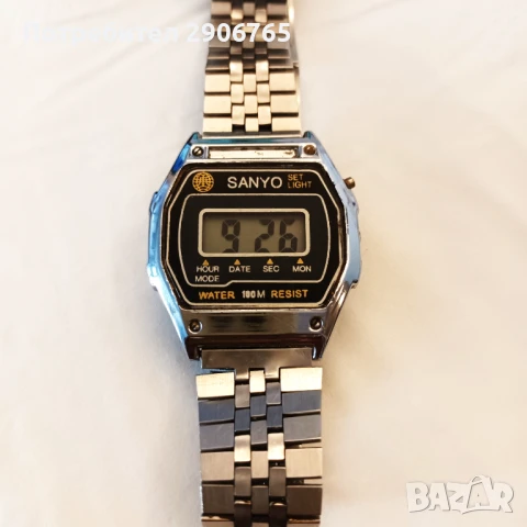 Часовник електронен марков SANYO работещ