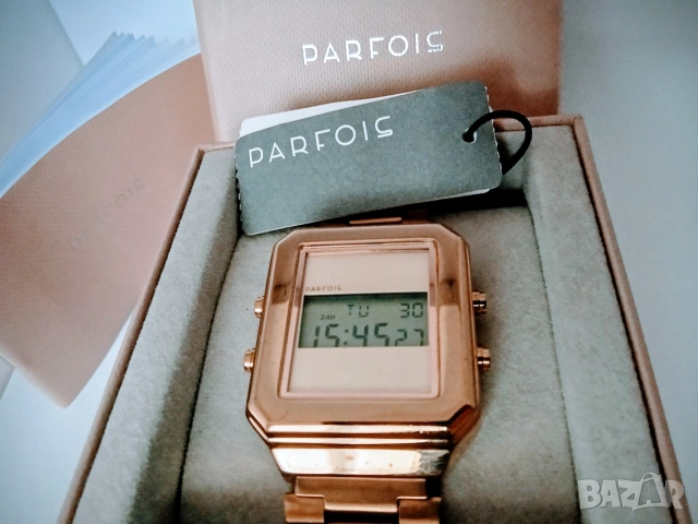 Дамски електронен часовник Parfois Rose Gold пълен комплект цвят розово злато 