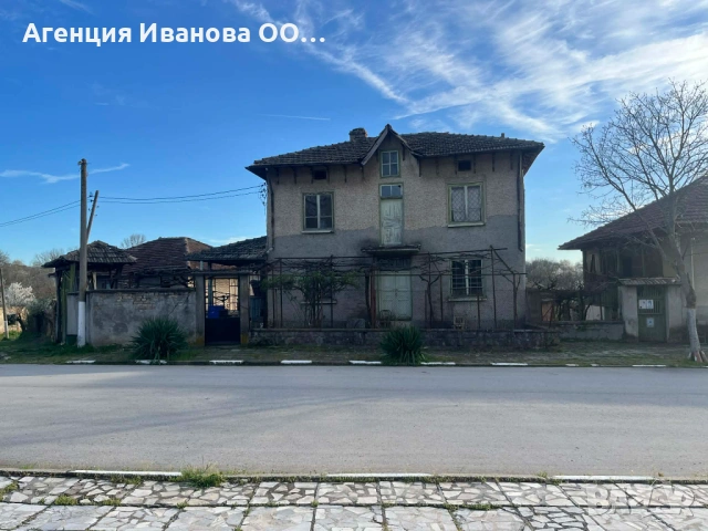 Къща с просторен двор в центъра на село Горица, община Попово