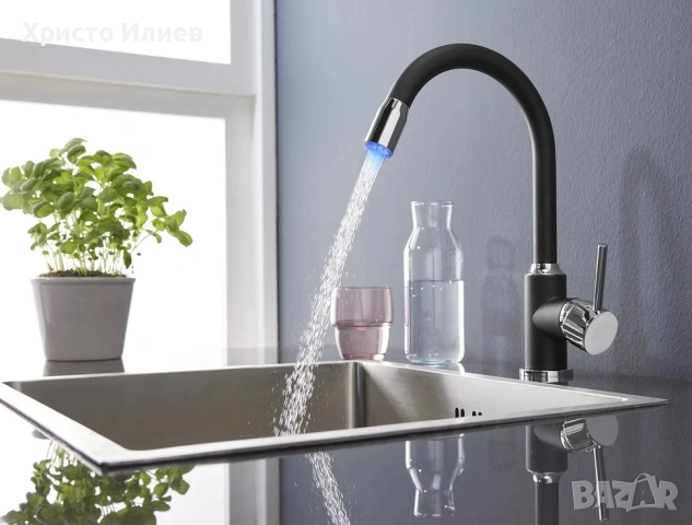 LED смесител за кухненска мивка въртящ се на 360 Черен