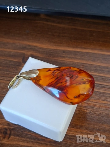 Стар сребърен медальон/висулка с кехлибар , снимка 4 - Колиета, медальони, синджири - 54111931