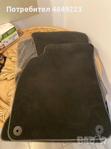оригинални чисто нови велурени стелки за audi a5 и Q3 , снимка 7 - Аксесоари и консумативи - 52391236