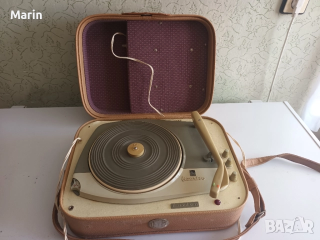 ретро грамофон Маестро 120 лв работи безупречно със резервна игла другите по 30 лв за брои