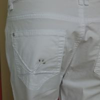 СНЕЖНОБЯЛ панталон със 7/8 дължина на крачола и с красиви джобове с бродерия и сребристи камъчета , снимка 3 - Панталони - 45380661