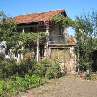 Дял от вила и земя в с. Паталеница (Баткун), област Пазарджик, 7 200 €, снимка 3 - Вили - 45126209
