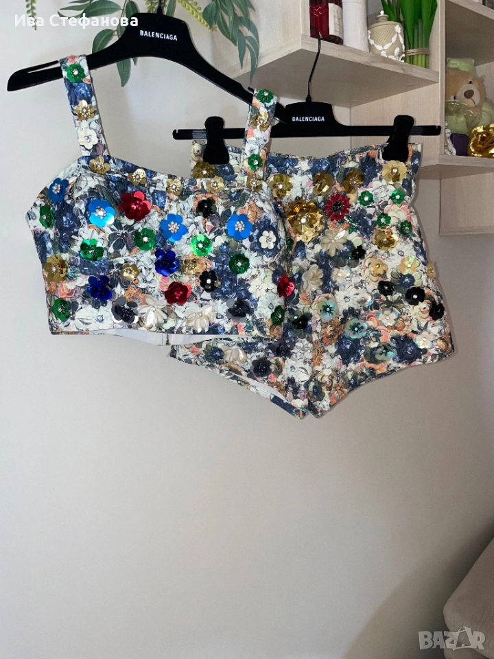 Разкошен нов комплект от кашмир сет от две части къси панталони с висока талия и бюстие 5Д цветя , снимка 1