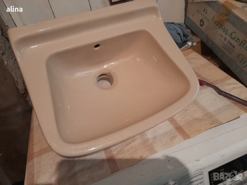 Малка бежава порцеланова мивка шир.38 см в дълб 30 см , снимка 1