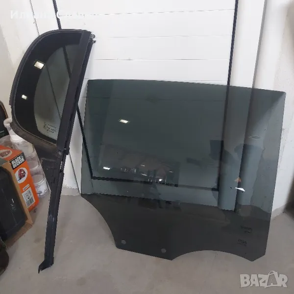 Стъкла за задна дясна врата на пежо 208 след 2019, снимка 1