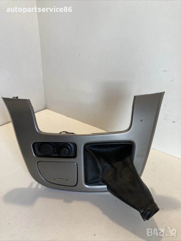 Централна декоративна рамка около скоростния лост за KIA Carnival 2.9 CRDi (2006–2012) 84631-4D820, снимка 1