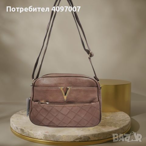 Стилна и практична дамска чанта от еко к. с метален елемент V