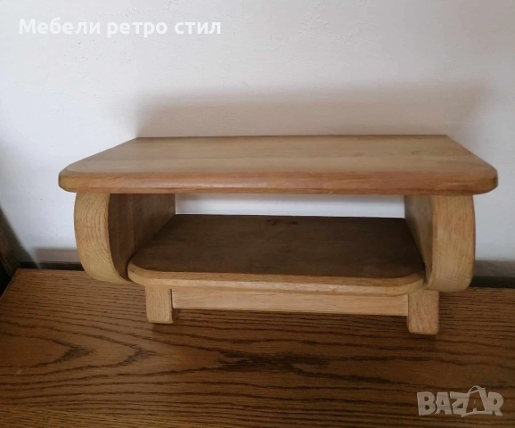 Стилна дървена поставка / мини рафт с интересен извит дизайн, изработен от масивно дърво.