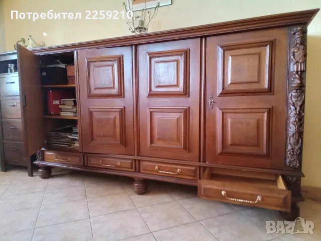 Старинен ренесансов бюфет от масивно дърво. , снимка 1