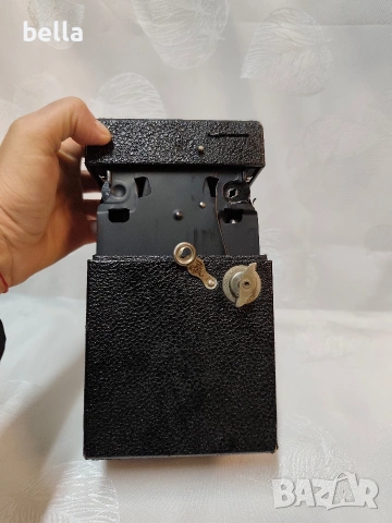 Продавам автентичен бокс фотоапарат Kodak, произведен около 1930-1940 г. , снимка 2 - Антикварни и старинни предмети - 53523272