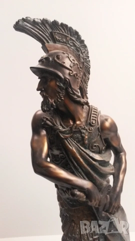 Висока фигура на рицар с отчупен меч, 44 сантиметра