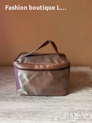 Розов несесер за гримове със седефен ефект 🩷