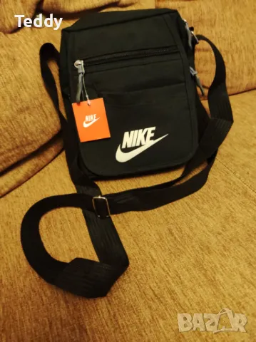 Нова малка чанта Nike, с етикет, снимка 2 - Чанти - 47972470