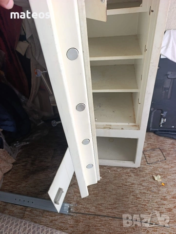 Каса сейф , снимка 2 - Сейфове и каси - 53794660