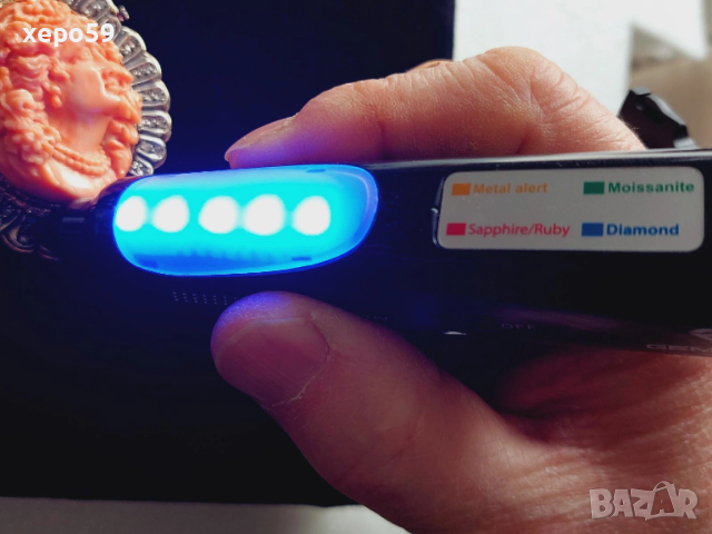 Прекрасен стар златен медальон с огромна коралова камея и 64 диаманта,злато 18к., снимка 11 - Колиета, медальони, синджири - 53961888