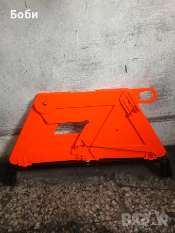 Оргинален триъгълник мерцедес w203 седан , снимка 5 - Аксесоари и консумативи - 53844003