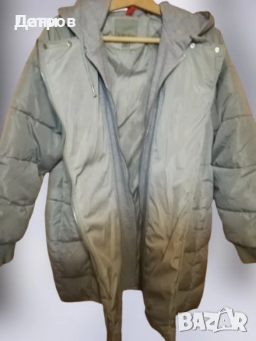 Дамско яке тип парка/шуба с качулка олекотено.Сребрист светло сив металик цвят,размер М-L.100-120 лв, снимка 2 - Якета - 47414713