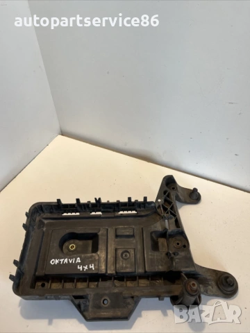 Корпус на държача на батерията за Skoda Octavia 2.0 TDI (2009) 1K0915333H 