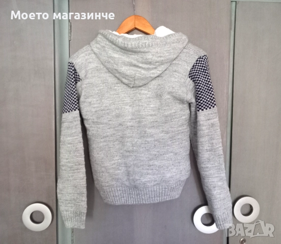 Нова мекичка и много топла плетена жилетка/връхна дреха с качулка, размер 134–140, снимка 2 - Детски пуловери и жилетки - 52140068