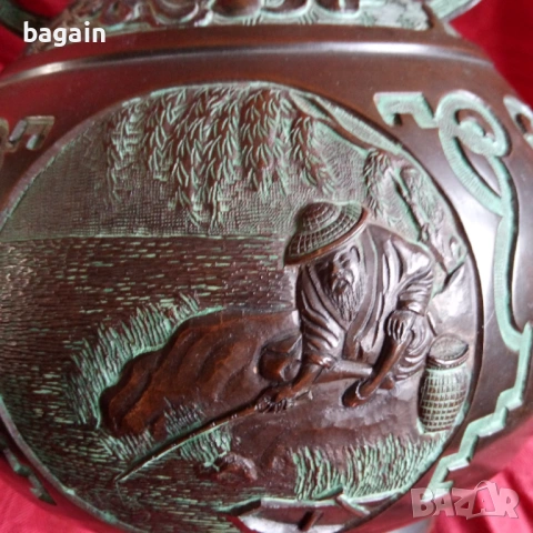 Уникален бронзов съд.