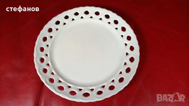 Десертни порцеланови чинийки на Изида, рязан порцелан, 6 бр, снимка 6 - Чинии - 52146721