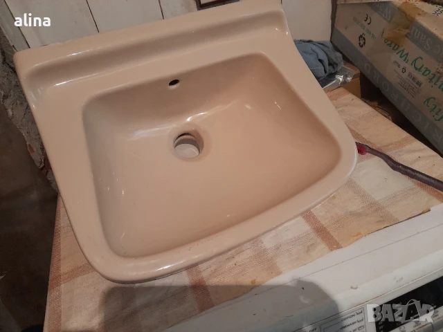 Малка бежава порцеланова мивка шир.38 см в дълб 30 см 
