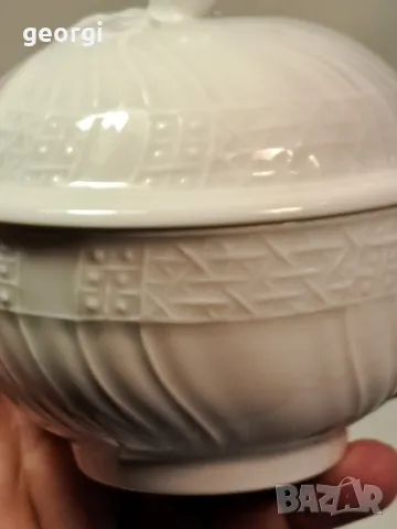 немски порцеланов чайник с поднос, захарница и латиера Hutschenreuther "Dresden" 

7/2, снимка 8 - Сервизи - 49778480