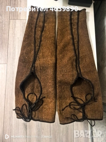 Много стари навуща и калцуни от тракийска носия 