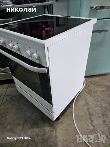 готварска печка с керамичен плот Electrolux , снимка 3 - Печки, фурни - 45861924